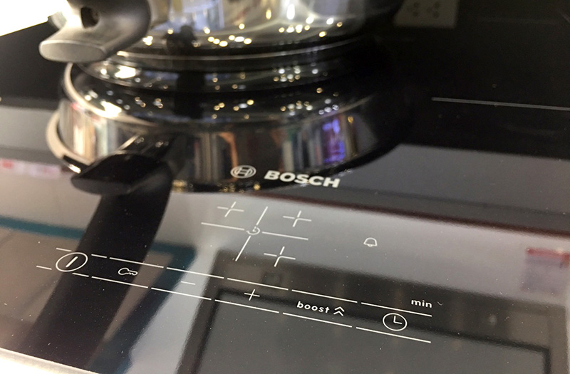 Ảnh thực tế của bếp từ Bosch PUJ611BB1E