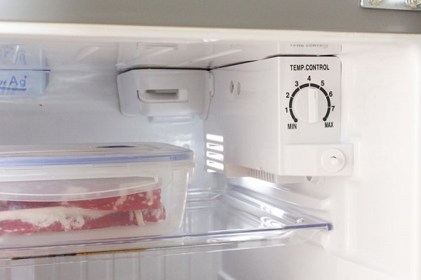 Tủ lạnh Electrolux có bảng điều khiển cơ: