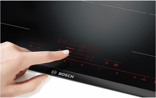 Bảng điều khiển của bếp từ Bosch serie 8