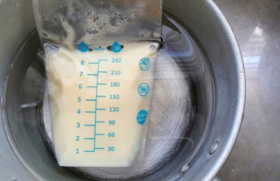 Rã Đông Sữa Trong Tủ Lạnh