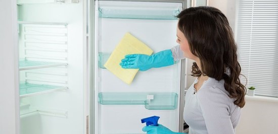 Vệ Sinh Cửa Tủ Lạnh