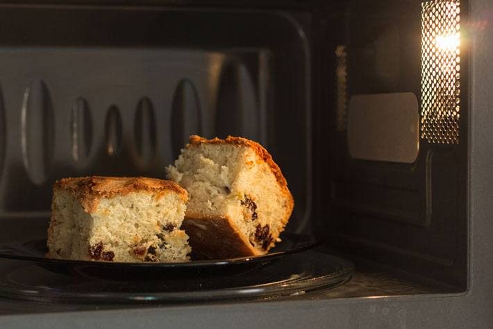 Cách Làm Bánh Bông Lan phẳng phiu Lò Vi Sóng Tại Nhà