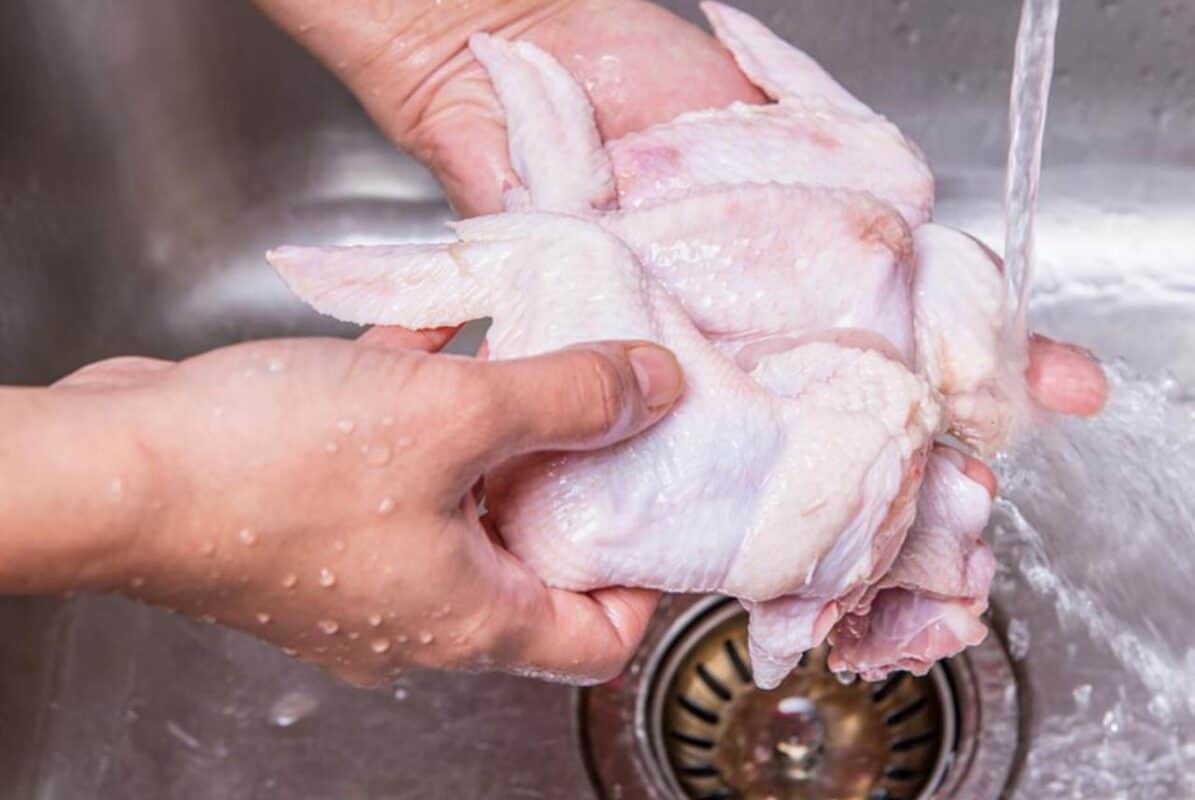 Những nguyên liệu cần chuẩn bị để làm cánh gà nướng bằng nồi chiên không dầu?
