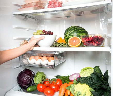Dọn sạch thực phẩm trong tủ lạnh