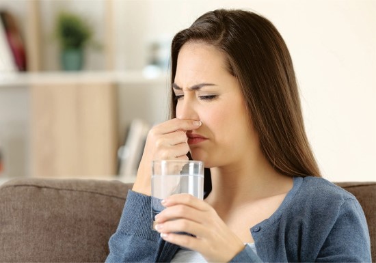nước phèn Mùi vị khó chịu
