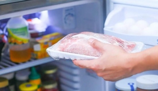 KHÔNG rửa ngay trước khi cho vào tủ lạnh