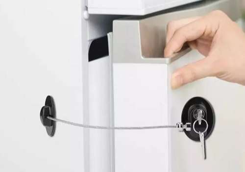Cách dùng khóa tủ lạnh chống trộm