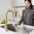 Vòi rửa bát nóng lạnh Konox Venice Gold có dây rút